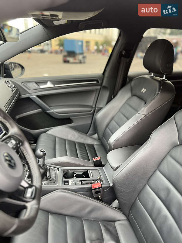 Хетчбек Volkswagen Golf R 2017 в Києві