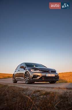 Хэтчбек Volkswagen Golf R 2017 в Хмельницком