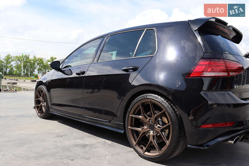 Хэтчбек Volkswagen Golf R 2018 в Киеве