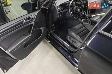 Хэтчбек Volkswagen Golf R 2019 в 