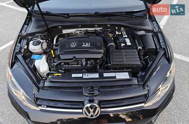 Хэтчбек Volkswagen Golf R 2019 в 