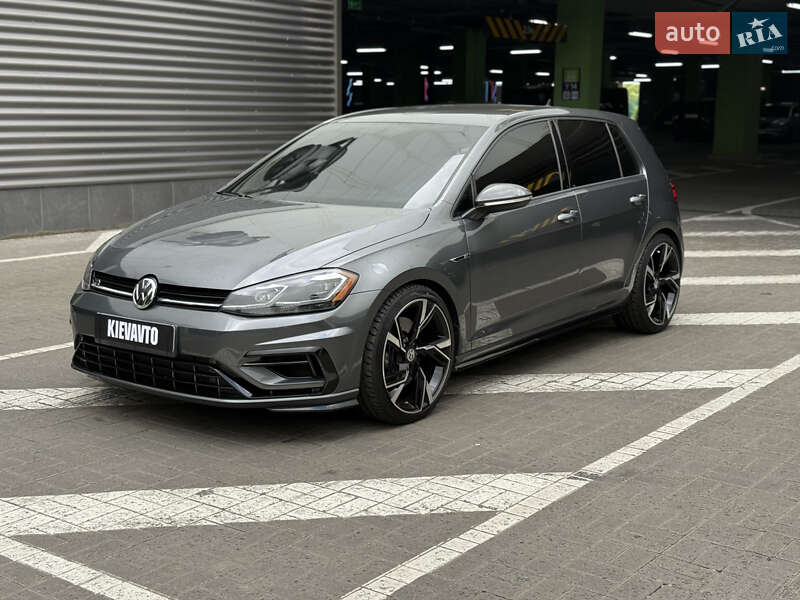 Хэтчбек Volkswagen Golf R 2019 в Киеве