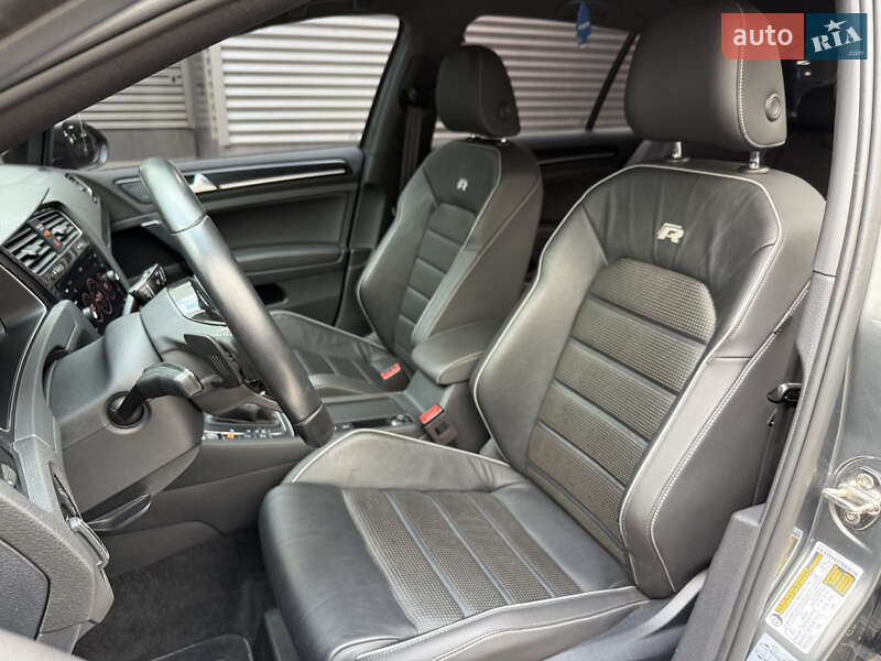 Хэтчбек Volkswagen Golf R 2019 в Киеве