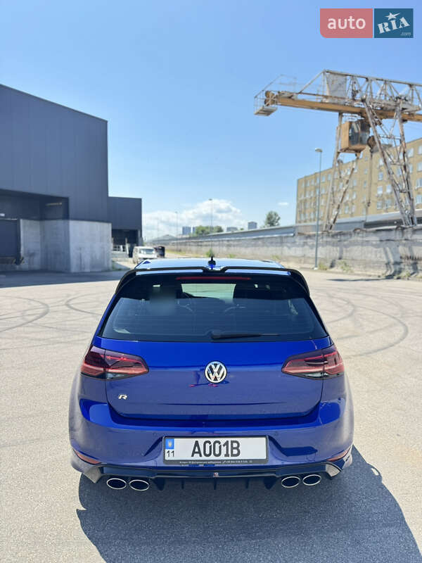 Хэтчбек Volkswagen Golf R 2016 в Киеве