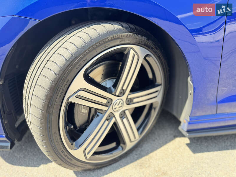 Хэтчбек Volkswagen Golf R 2016 в Киеве