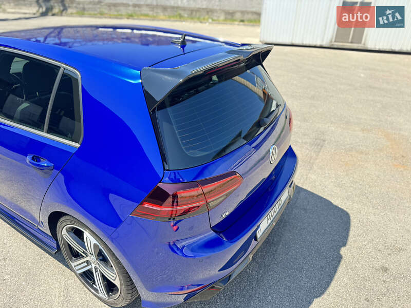 Хэтчбек Volkswagen Golf R 2016 в Киеве