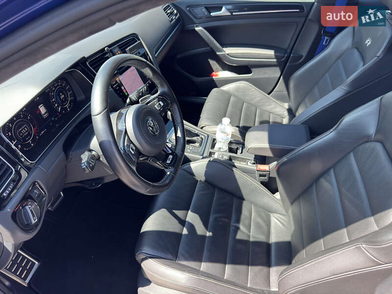 Хэтчбек Volkswagen Golf R 2016 в Киеве