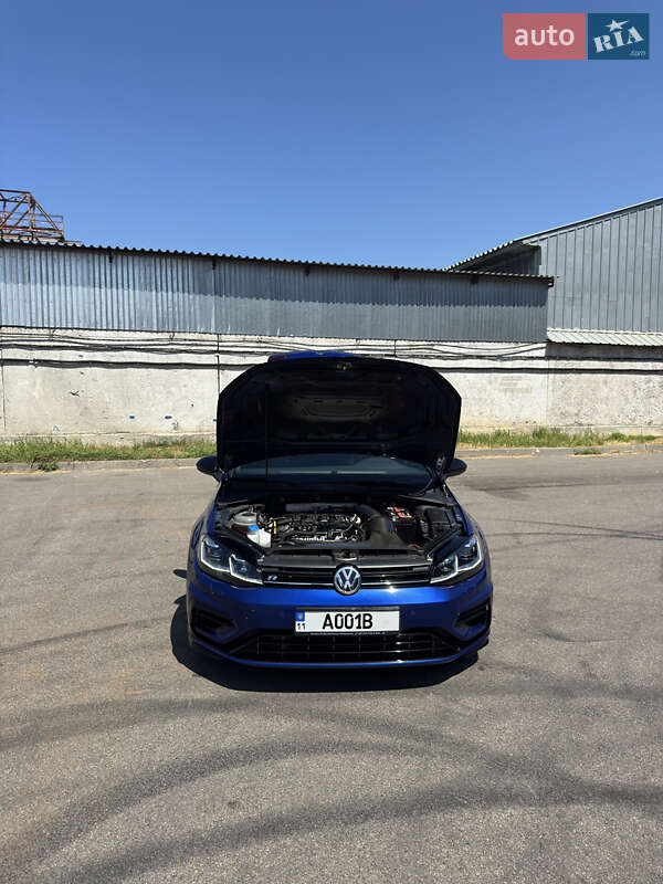Хэтчбек Volkswagen Golf R 2016 в Киеве