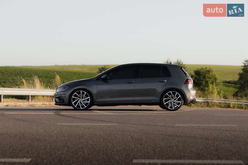 Хэтчбек Volkswagen Golf R 2017 в Хмельницком