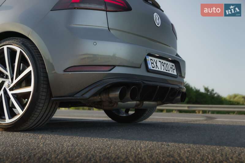 Хэтчбек Volkswagen Golf R 2017 в Хмельницком