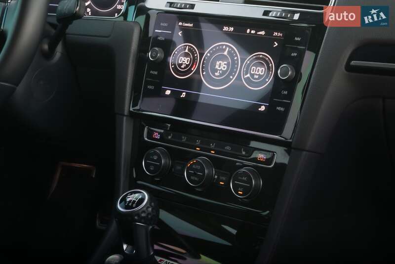 Хэтчбек Volkswagen Golf R 2017 в Хмельницком