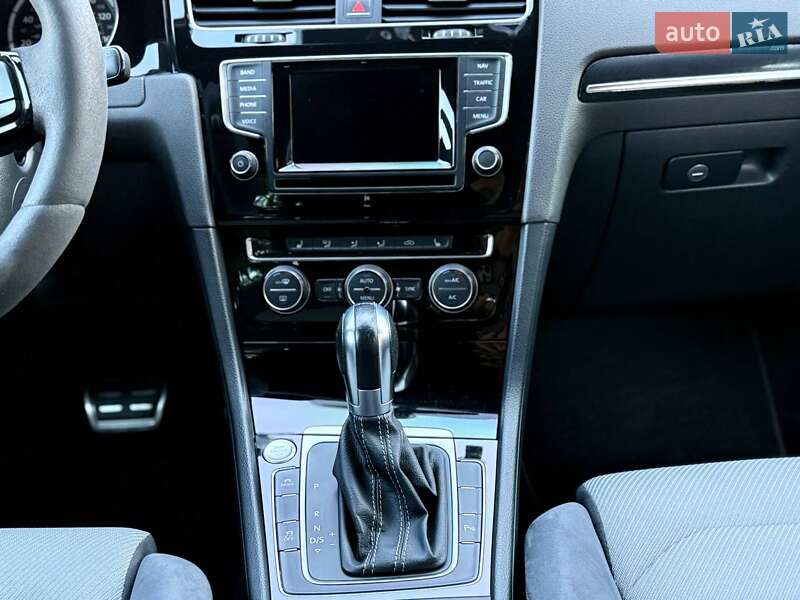 Хэтчбек Volkswagen Golf R 2015 в Львове