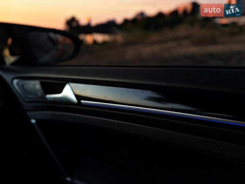 Хетчбек Volkswagen Golf R 2015 в Києві