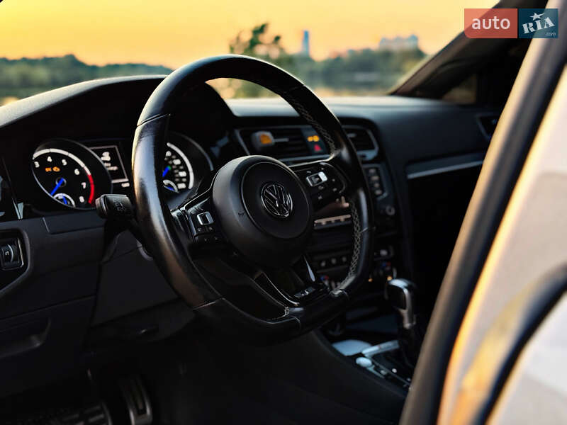 Хетчбек Volkswagen Golf R 2015 в Києві