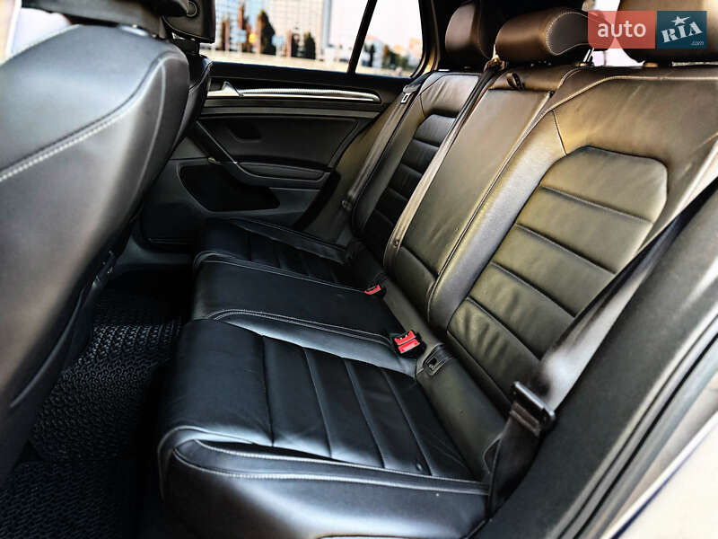 Хетчбек Volkswagen Golf R 2015 в Києві