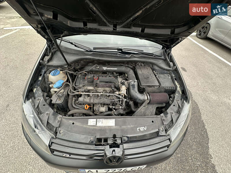 Хэтчбек Volkswagen Golf R 2011 в Вышгороде