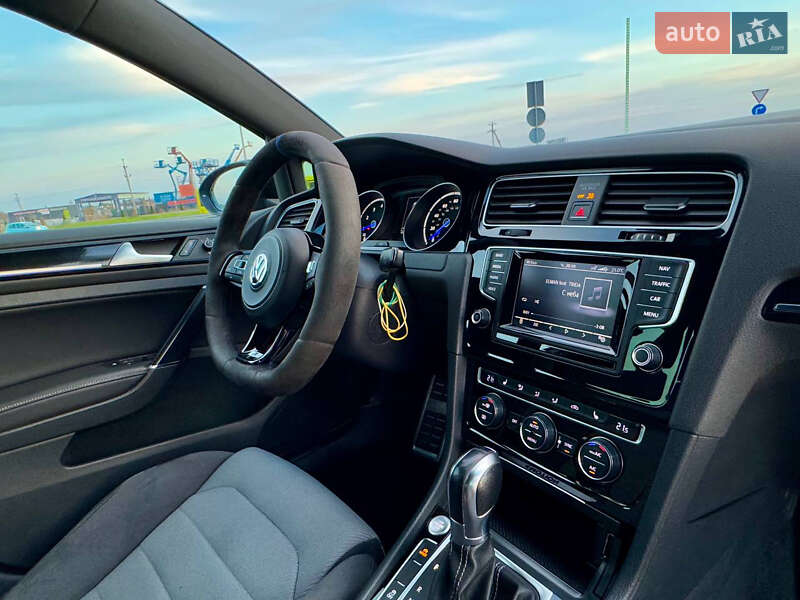 Хетчбек Volkswagen Golf R 2015 в Львові