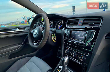 Хэтчбек Volkswagen Golf R 2015 в 