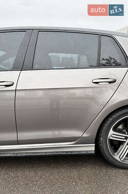 Хэтчбек Volkswagen Golf R 2015 в 