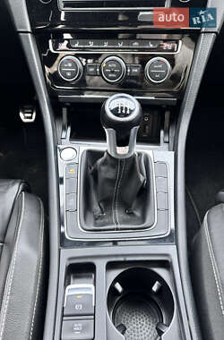 Хэтчбек Volkswagen Golf R 2015 в 