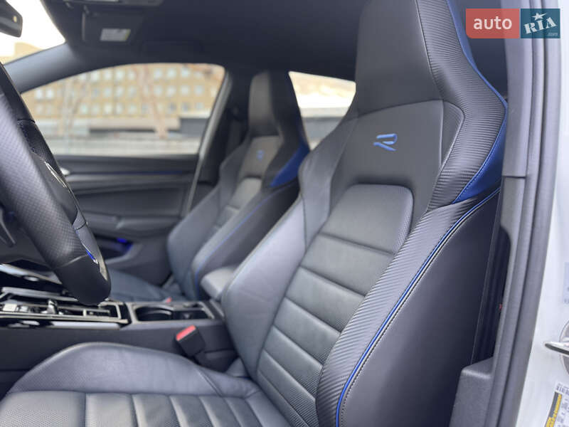 Хетчбек Volkswagen Golf R 2023 в Києві