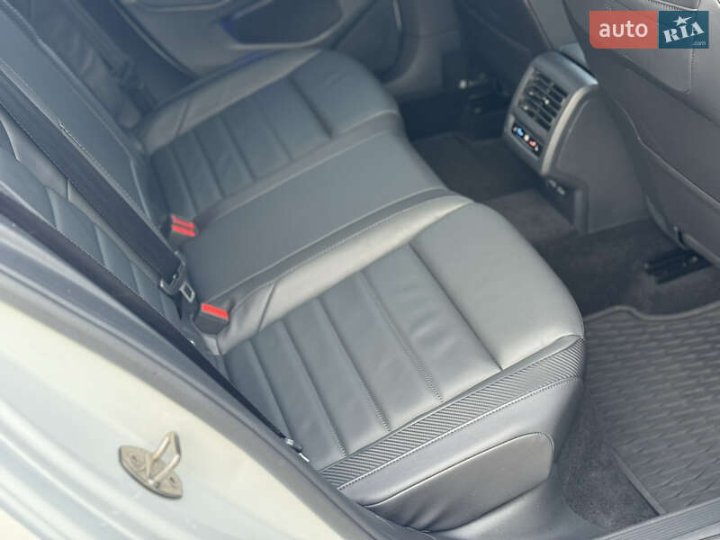 Хетчбек Volkswagen Golf R 2023 в Києві