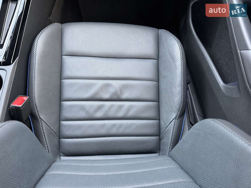 Хетчбек Volkswagen Golf R 2023 в Києві