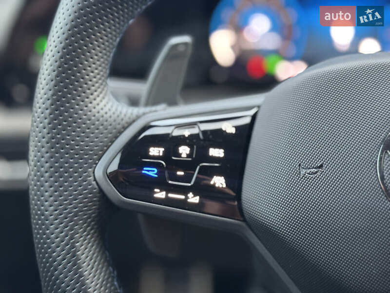 Хетчбек Volkswagen Golf R 2023 в Києві