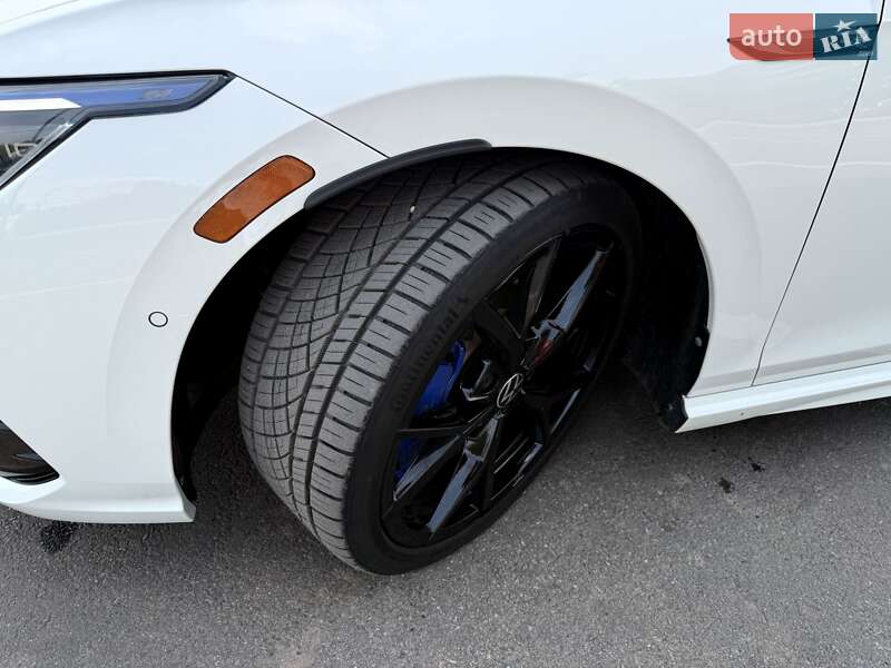 Хэтчбек Volkswagen Golf R 2024 в Виннице