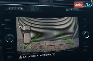 Хэтчбек Volkswagen Golf R 2017 в 
