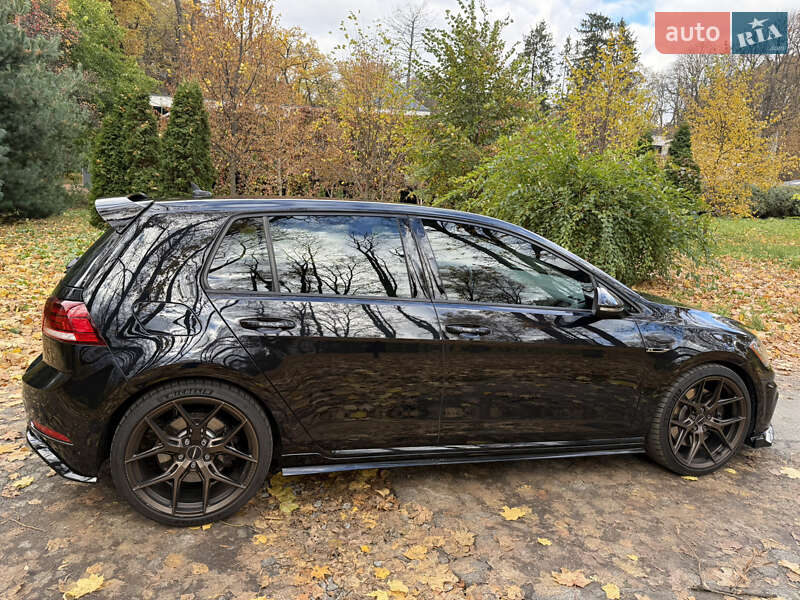 Хэтчбек Volkswagen Golf R 2018 в Киеве