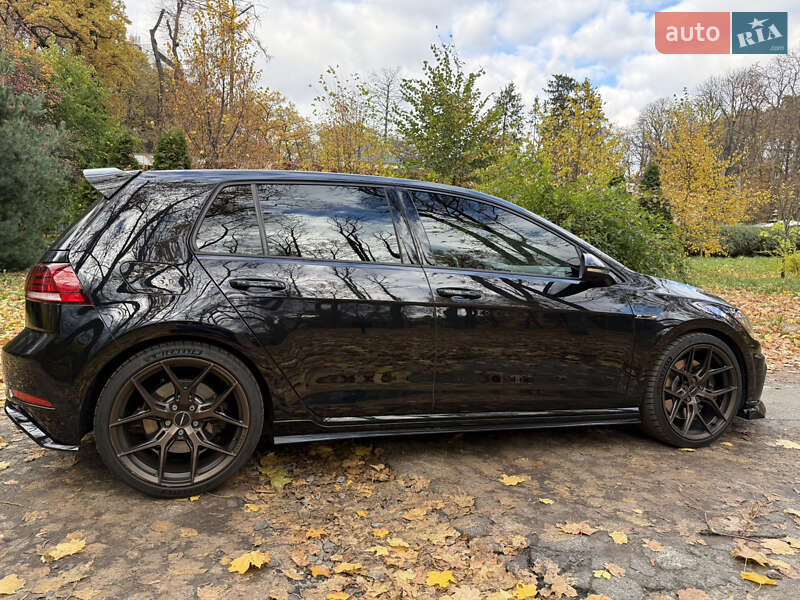 Хэтчбек Volkswagen Golf R 2018 в Киеве