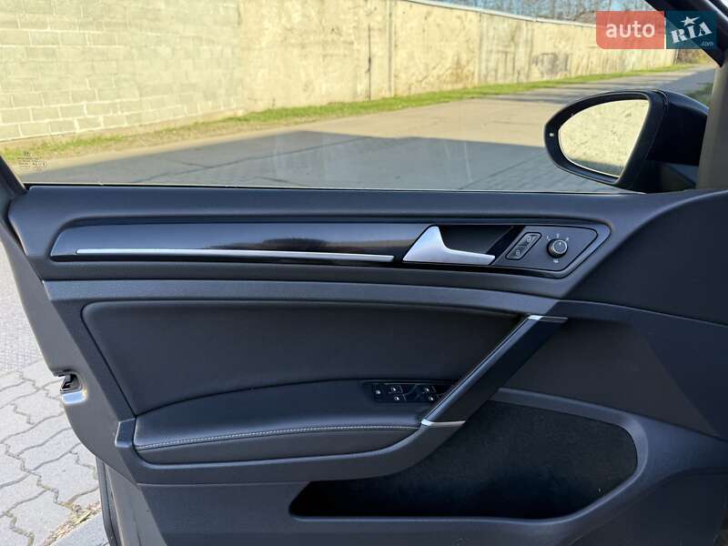 Хэтчбек Volkswagen Golf R 2015 в Стрые фото 26 Хэтчбек Volkswagen Golf R 2015 в Стрые