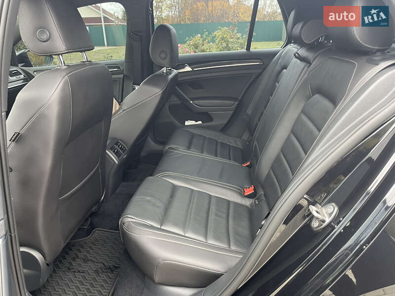 Хетчбек Volkswagen Golf R 2016 в Дніпрі