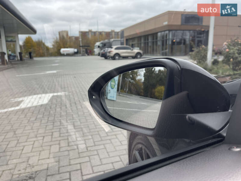 Хетчбек Volkswagen Golf R 2016 в Дніпрі