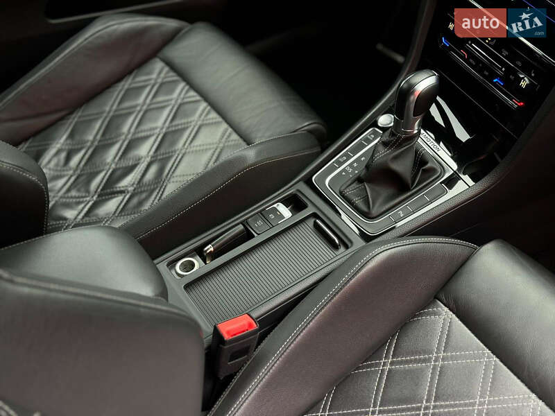 Хэтчбек Volkswagen Golf R 2014 в Киеве фото 57 Хэтчбек Volkswagen Golf R 2014 в Киеве