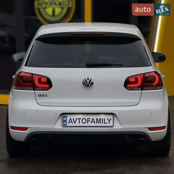 Хэтчбек Volkswagen Golf R 2010 в Киеве