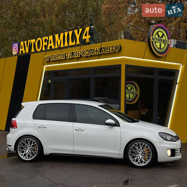 Хэтчбек Volkswagen Golf R 2010 в Киеве