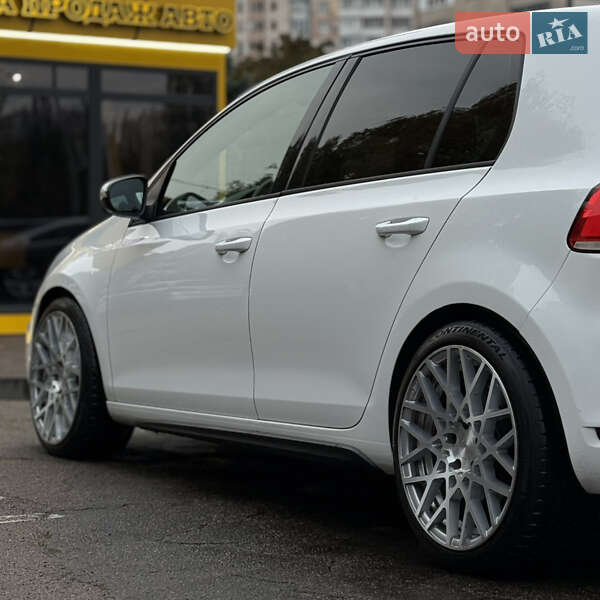 Хэтчбек Volkswagen Golf R 2010 в Киеве