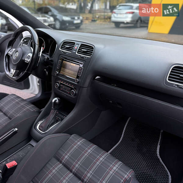 Хэтчбек Volkswagen Golf R 2010 в Киеве
