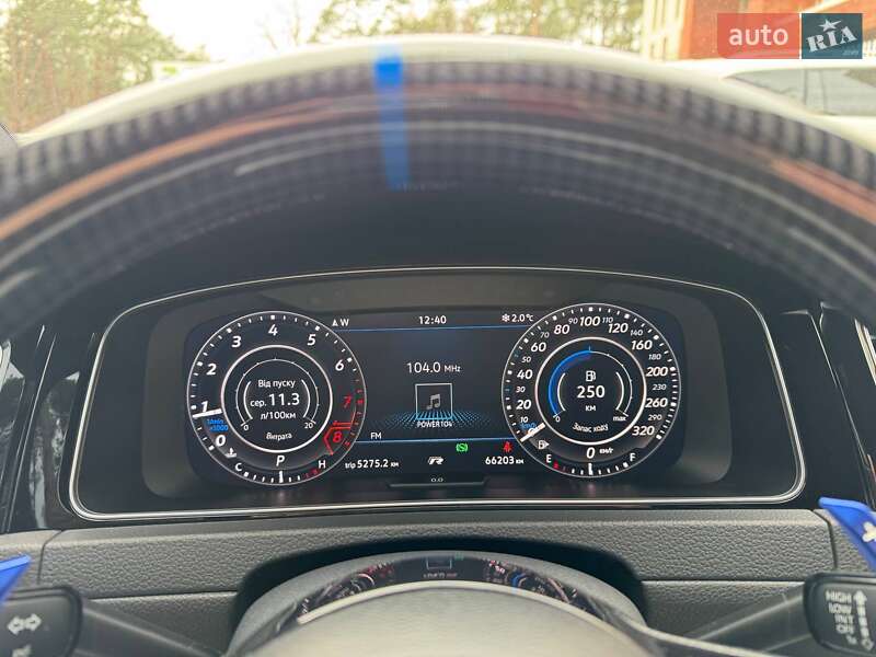 Хэтчбек Volkswagen Golf R 2019 в Киеве