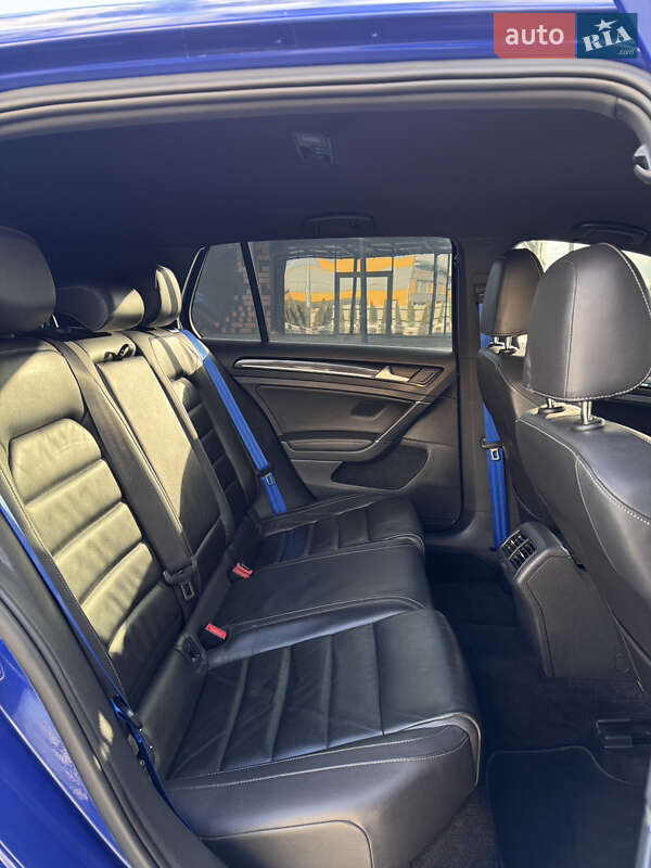 Хэтчбек Volkswagen Golf R 2015 в Житомире