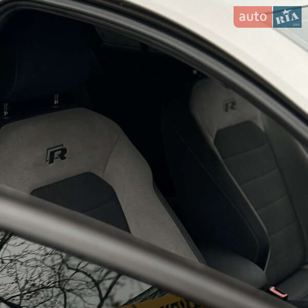 Хетчбек Volkswagen Golf R 2014 в Києві