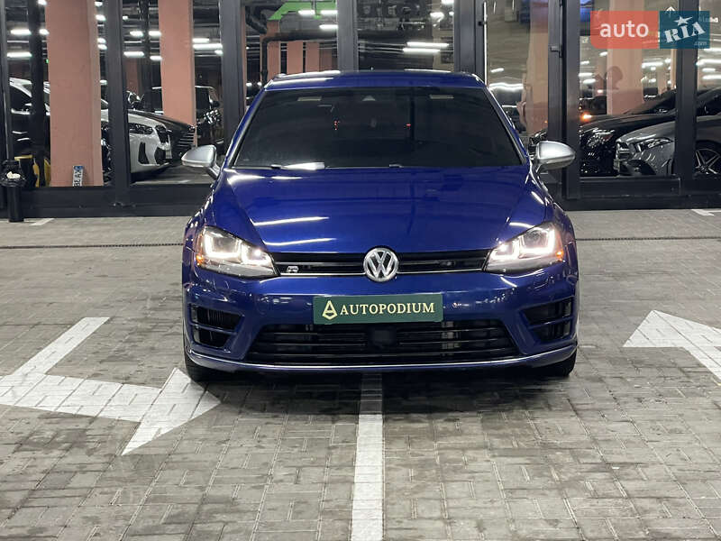 Хэтчбек Volkswagen Golf R 2015 в Киеве