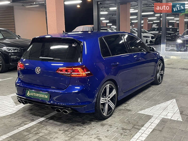 Хэтчбек Volkswagen Golf R 2015 в Киеве