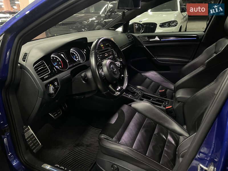 Хэтчбек Volkswagen Golf R 2015 в Киеве