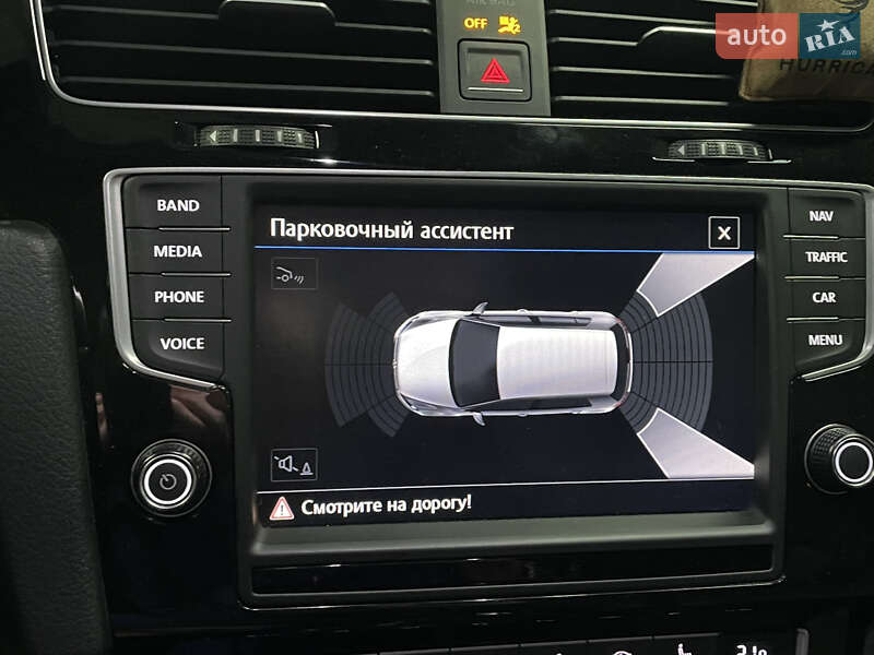 Хэтчбек Volkswagen Golf R 2015 в Киеве