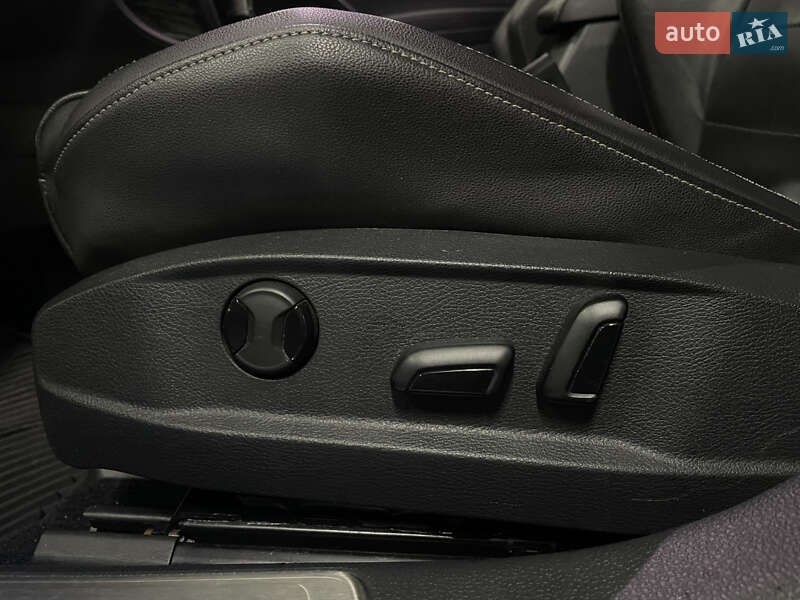 Хэтчбек Volkswagen Golf R 2015 в Киеве