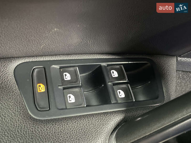 Хэтчбек Volkswagen Golf R 2015 в Киеве