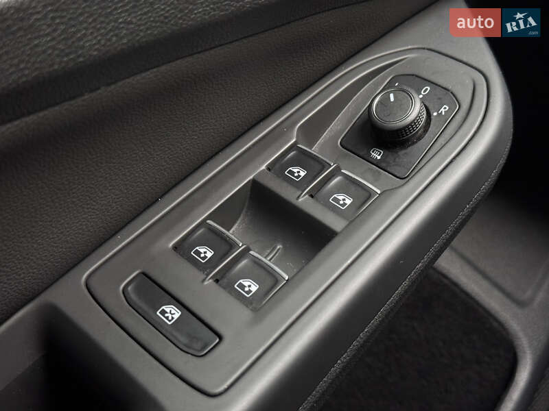 Хэтчбек Volkswagen Golf R 2022 в Киеве